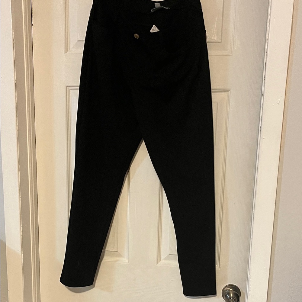 Black Med-Waisted Pants
